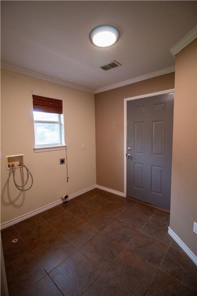 125 Red Bird Rdg, House other with 4 bedrooms, 3 bathrooms and null parking in Beeville TX | Image 20
