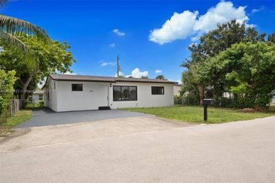 2983 Nw 1st St, House other with 6 bedrooms, 3 bathrooms and null parking in Pompano Beach FL | Image 2