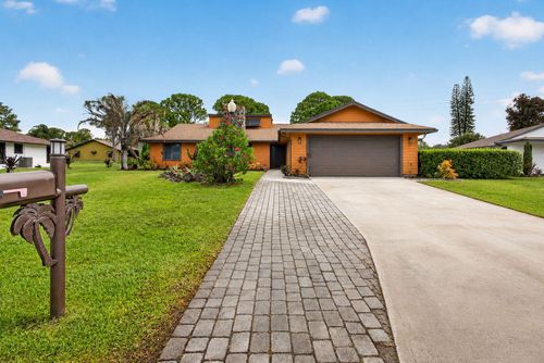 5589 Se Paramount Dr, Stuart, FL, 34997-8515 | Card Image