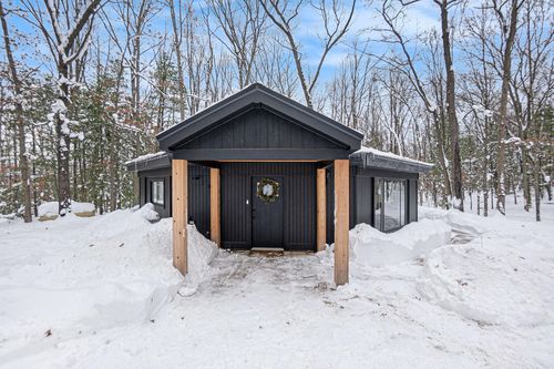 8589 S Star Lake Dr, Baldwin, MI, 49304-8935 | Card Image