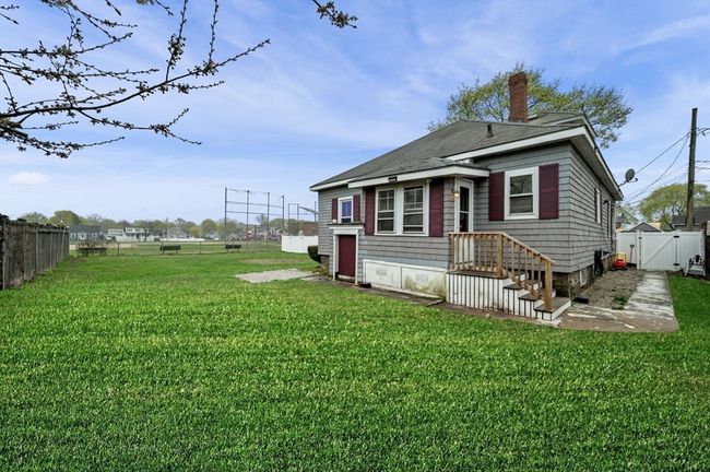 2 Avon St, House other with 3 bedrooms, 2 bathrooms and 4 parking in Peabody MA | Image 31