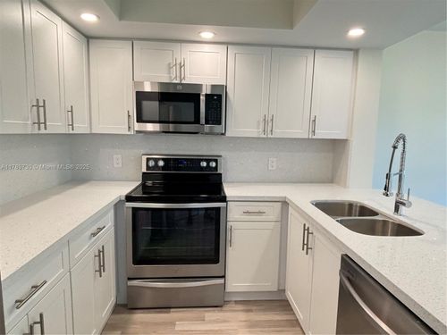 apt-303c-100 130th Ter, Pembroke Pines, FL, 33027-7131 | Card Image