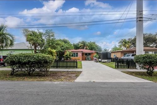 0-124 Nw 6th Ave, Hallandale Beach, FL, 33009-4128 | Card Image