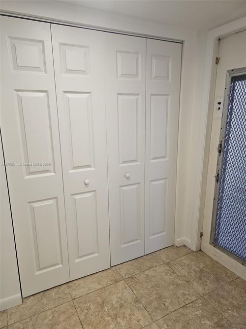 apt-212-2900 N Pine Island Rd, Sunrise, FL, 33322-1438 | Card Image