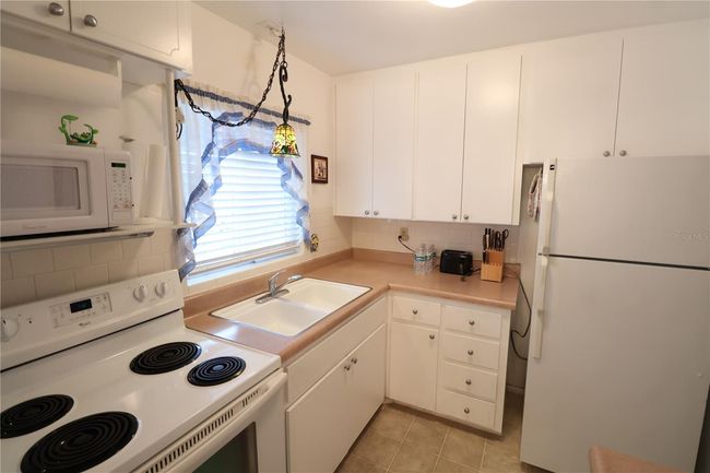 Extra tall cabinets in the kitchen | Image 5