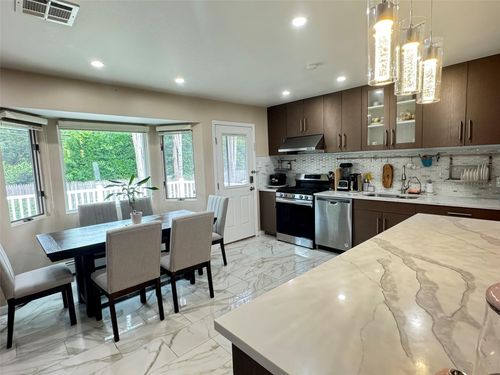 20 Hillvale Rd, Syosset, NY, 11791-6903 | Card Image