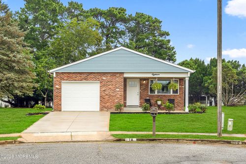 18 Morongo Ct, Toms River, NJ, 08757-5760 | Card Image