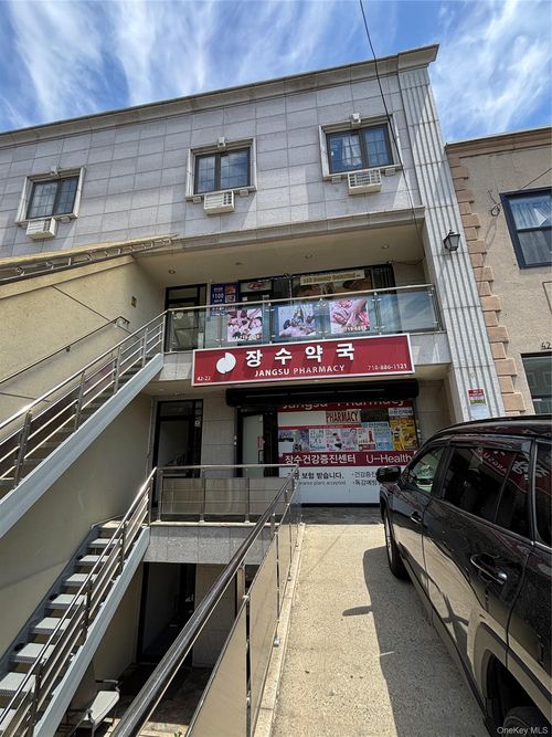 4223 162nd St, Flushing, NY, 11358-4152 | Card Image