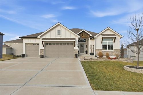 318 Old Trail Run, Kearney, MO, 64060-7642 | Card Image