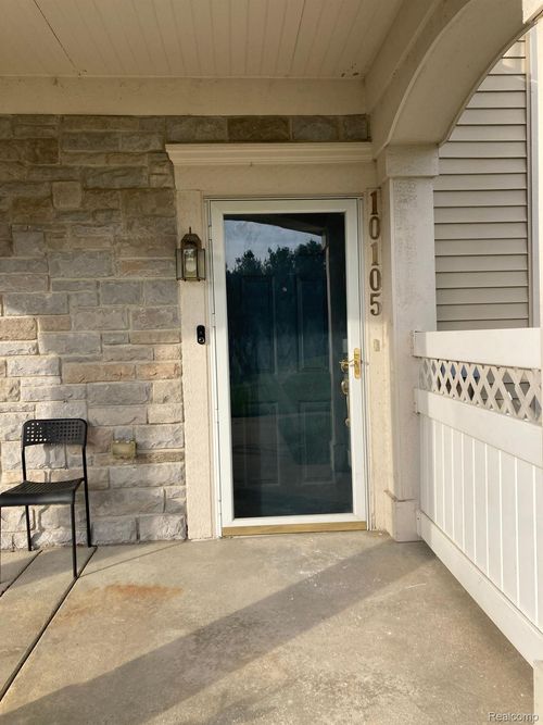 10105 W Midway Ct, Commerce Township, MI, 48390-4012 | Card Image