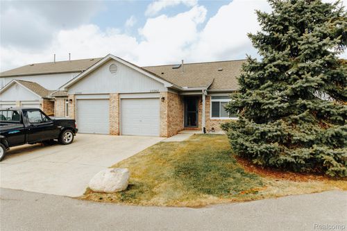 23342 Redman Ct, Brownstown Twp, MI, 48183-5403 | Card Image