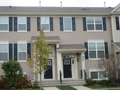 504 Creek Drive, Townhouse with 2 bedrooms, 2 bathrooms and 2 parking in Oswego IL | Image 2