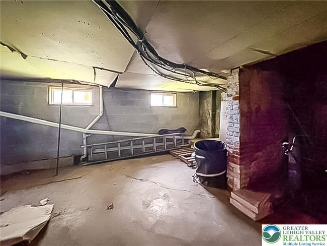 Basement-rear portion is above ground | Image 31