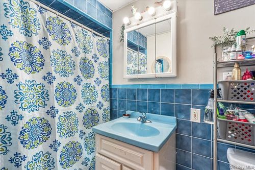 7351 70th St, Glendale, NY, 11385-7117 | Card Image