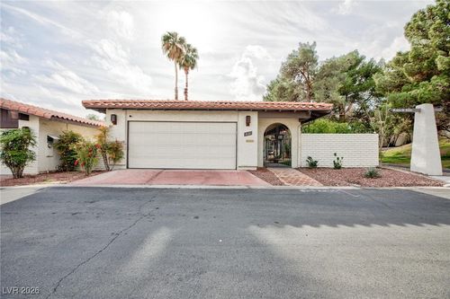 3121 Plaza De Rosa, Las Vegas, NV, 89102-4025 | Card Image