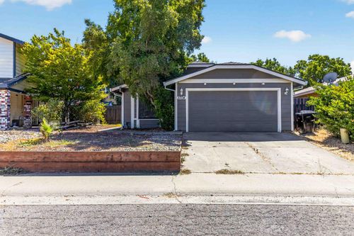 5704 Glassboro Way, Sacramento, CA, 95842 | Card Image