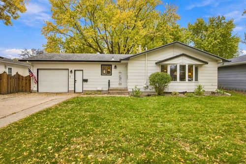 1911 18th St S, Moorhead, MN, 56560-4716 | Card Image