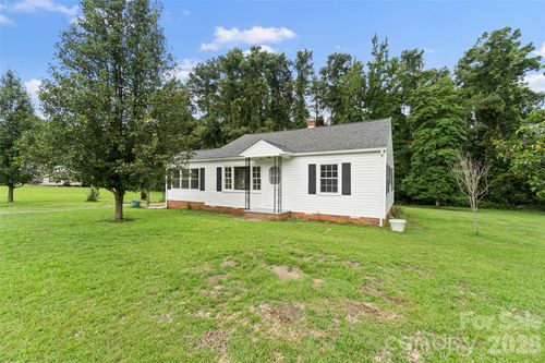 842 Moores Lake Rd, Wadesboro, NC, 28170-3221 | Card Image