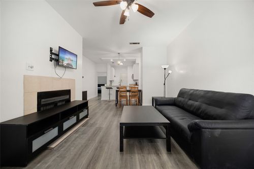 213-806 W 24th St, Austin, TX, 78705-4722 | Card Image
