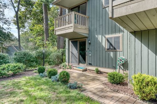 18-18 Village Rd, Southington, CT, 06489-3446 | Card Image