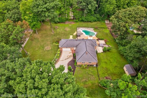 2339 Delwood Dr, Clio, MI, 48420-9158 | Card Image