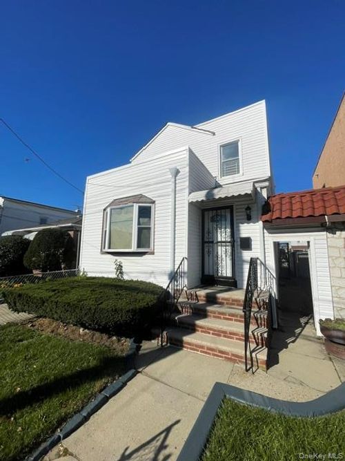 13522 232nd Street, New York, NY, 11413 | Card Image