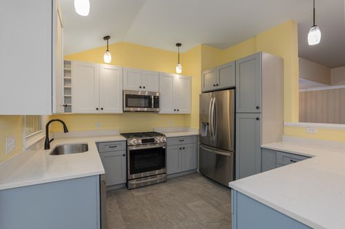 24 Hampton Falls Rd, Exeter, NH, 03833-4711 | Card Image