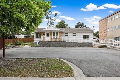 3821 W Broadway Ave, Robbinsdale, MN, 55422-2207 | Card Image