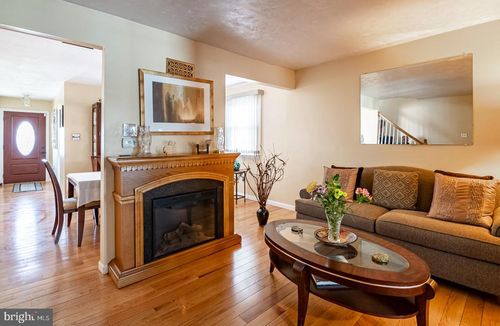 727 S 11th St, Allentown, PA, 18103-3107 | Card Image