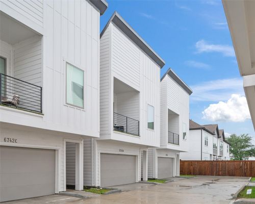 b-6742 Peerless St, Houston, TX, 77021-2359 | Card Image