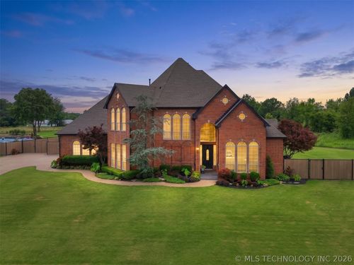 8302 S 270th East Ave, Broken Arrow, OK, 74014-6124 | Card Image