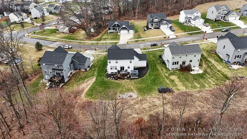 1584 Wales Dr Se, Lowell, MI, 49331-7506 | Card Image