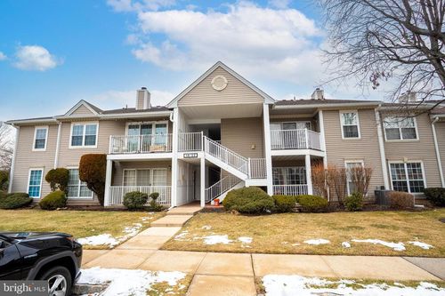 22 Amberly Court, FRANKLIN PARK, NJ, 08823 | Card Image