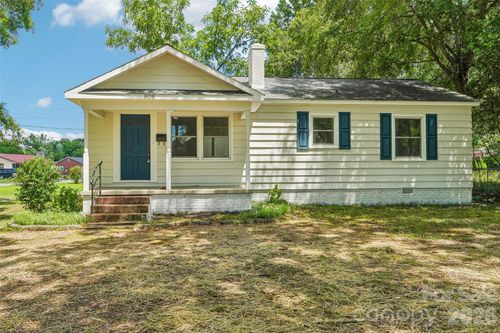 808 Lowery St, Shelby, NC, 28152-6534 | Card Image