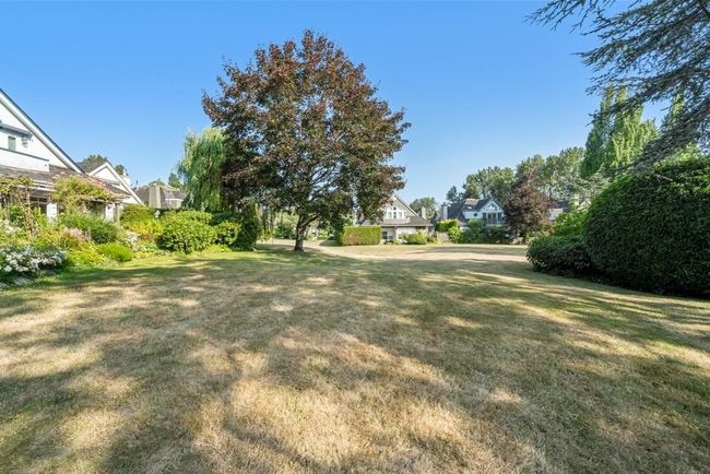 View of yard featuring a residential view | Image 16