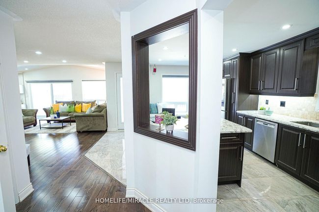 23 Hollowgrove Blvd, House other with 6 bedrooms, 5 bathrooms and 4 parking in Brampton ON | Image 7