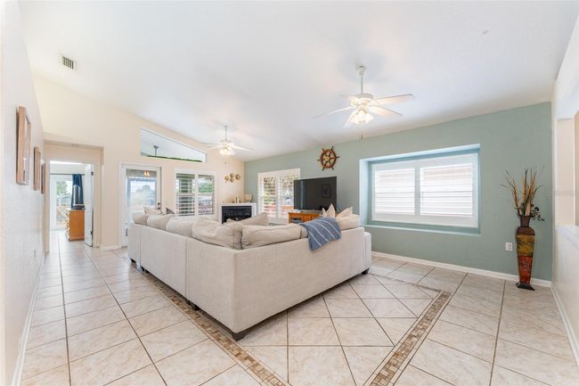 835 Symphony Isles Blvd, House other with 3 bedrooms, 3 bathrooms and null parking in APOLLO BEACH FL | Image 4