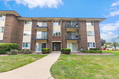 apt-e6-5s100 Pebblewood Ln, Naperville, IL, 60563-9057 | Card Image