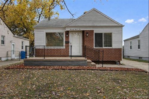 7305 N Silvery Ln, Dearborn Heights, MI, 48127-1785 | Card Image