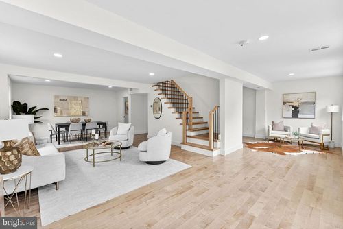 1805 S Pollard St, ARLINGTON, VA, 22204-5145 | Card Image