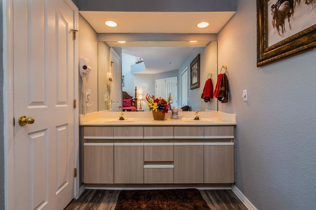 Bathroom 1 | Image 11