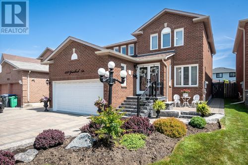 5971 Grossbeak Drive, Mississauga (Lisgar), ON, L5N6B3 | Card Image