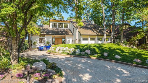 4451 Rolling Pine Dr, West Bloomfield, MI, 48323-1445 | Card Image