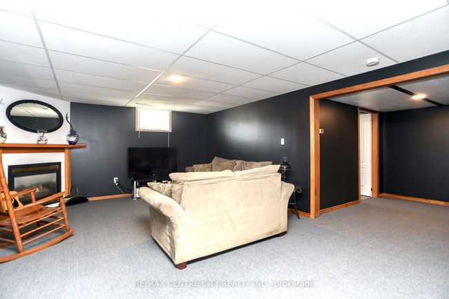 212 Queen St, House other with 4 bedrooms, 3 bathrooms and 6 parking in West Elgin ON | Image 37