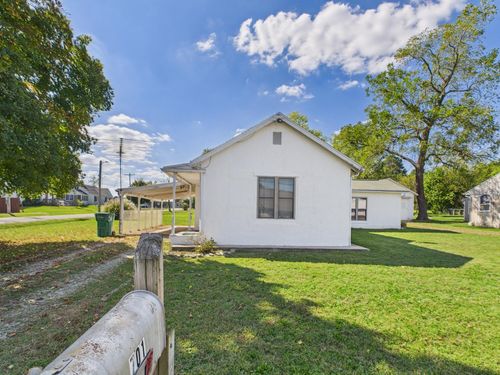 701 Garst St, Cabool, MO, 65689-9111 | Card Image