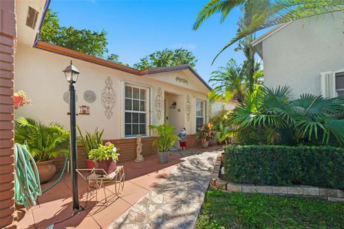 8300 Nw 193rd Ln, Hialeah, FL, 33015-5315 | Card Image