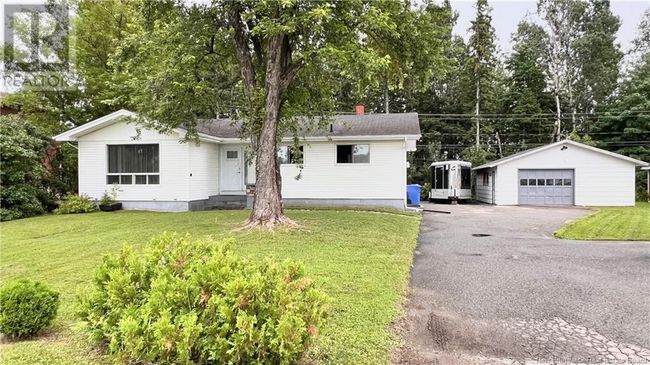 1235 Vanier Blvd, House other with 5 bedrooms, 2 bathrooms and null parking in Bathurst NB | Image 7