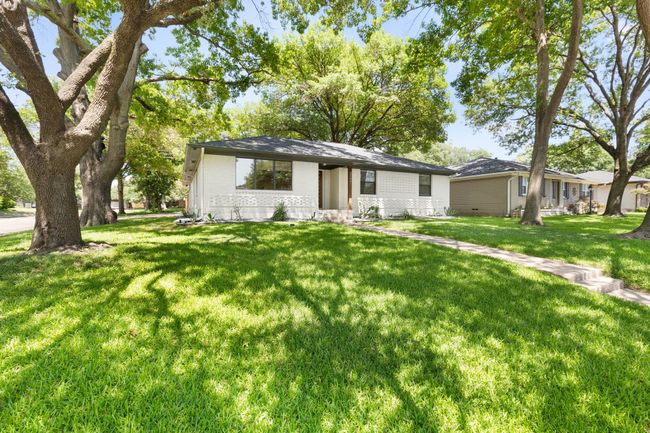 2505 Dorrington Dr, House other with 3 bedrooms, 2 bathrooms and null parking in Dallas TX | Image 4