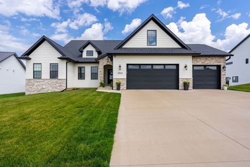 6524 Meghan Ave, Bettendorf, IA, 52722-6444 | Card Image