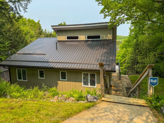 293 W Diamond Lake Rd, House other with 3 bedrooms, 2 bathrooms and 4 parking in Highland Grove ON | Image 4